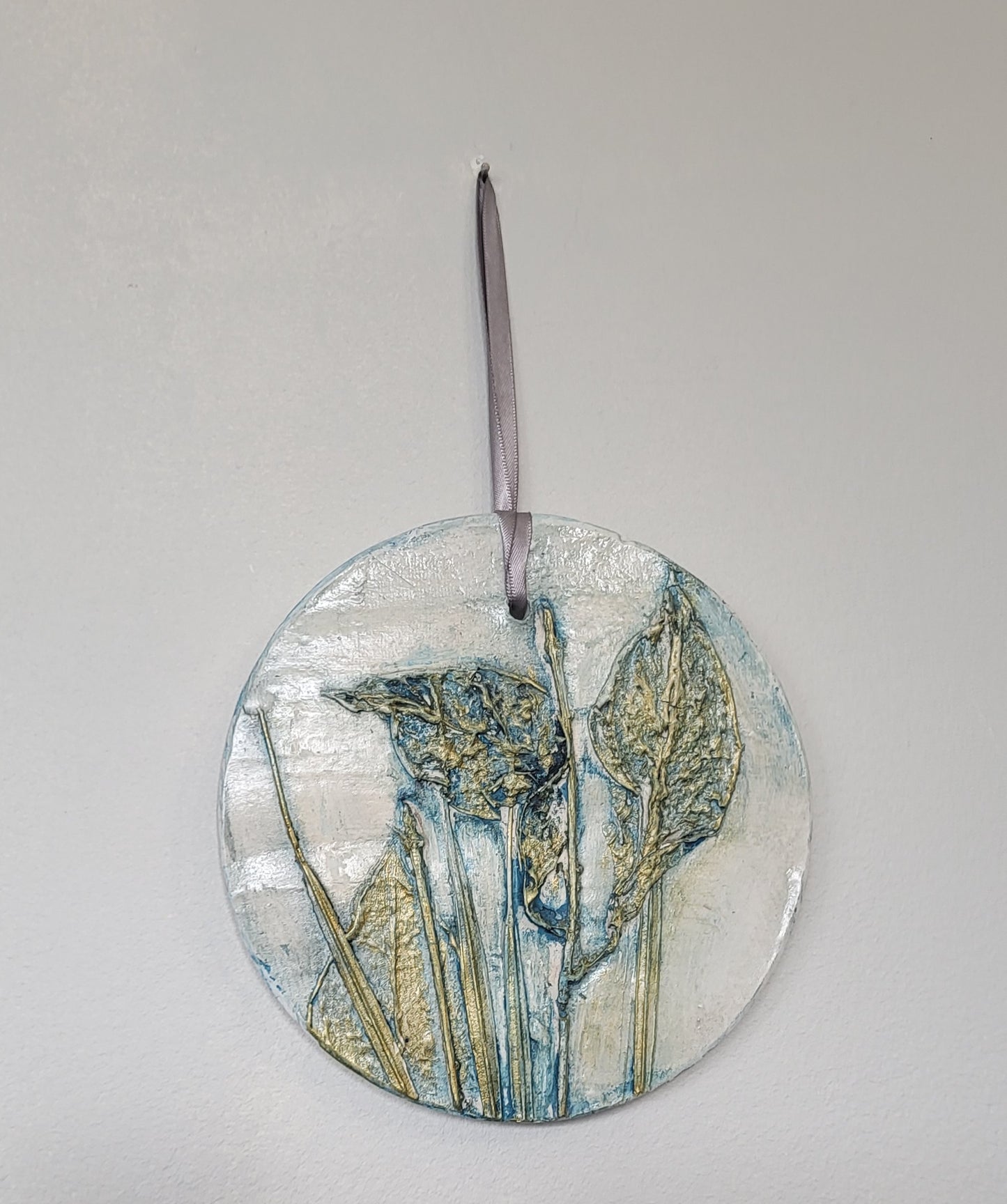 Decorations hanging plate.